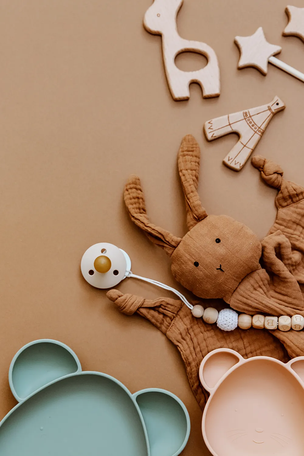 Baby toys, muslin comforter and silicone plates from the Giftstart registry